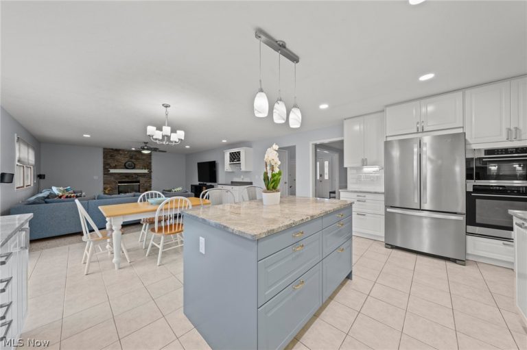 25471 Hilltop Drive, Beachwood, OH - Photo 6