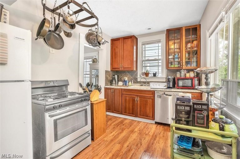 1275 Donald Avenue, Lakewood, OH - Photo 8