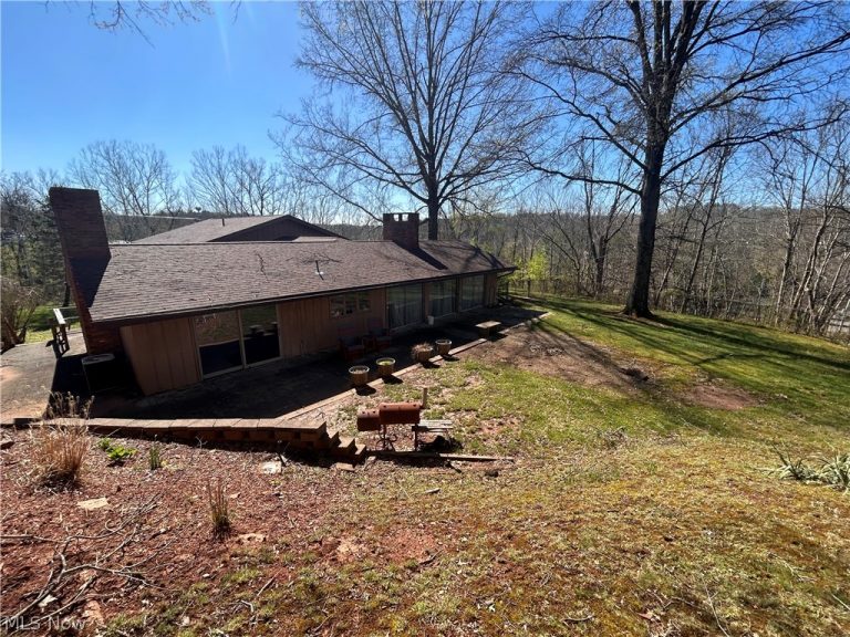 105 Colegate Woods Drive, Marietta, OH - Photo 8