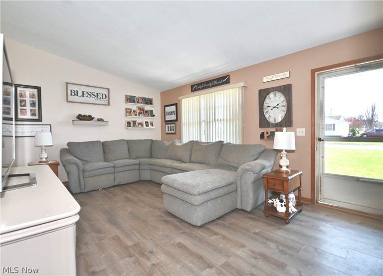 4942 Signature Circle, Austintown, OH - Photo 6