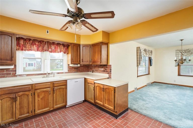 122 Fenton Avenue, Mogadore, OH - Photo 6