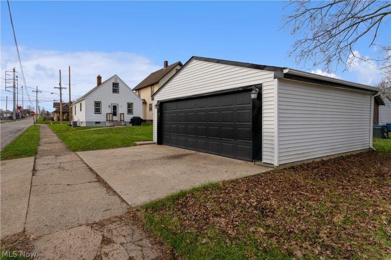 261 Sexton Street, Struthers, OH - Photo 3