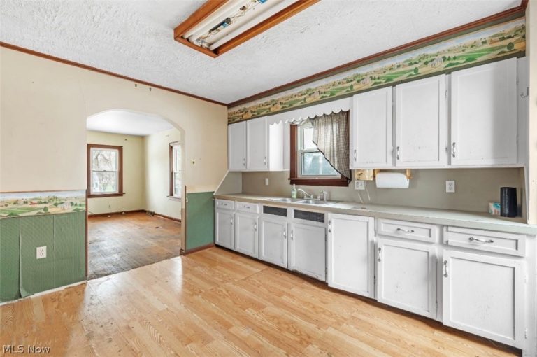 1190 Swartz Road, Akron, OH - Photo 5