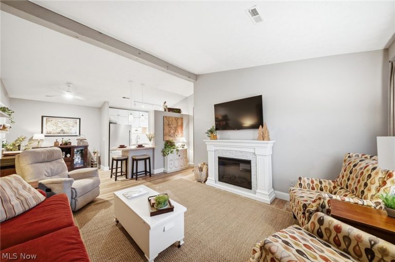 35375 Greenwich Avenue, North Ridgeville, OH - Photo 2