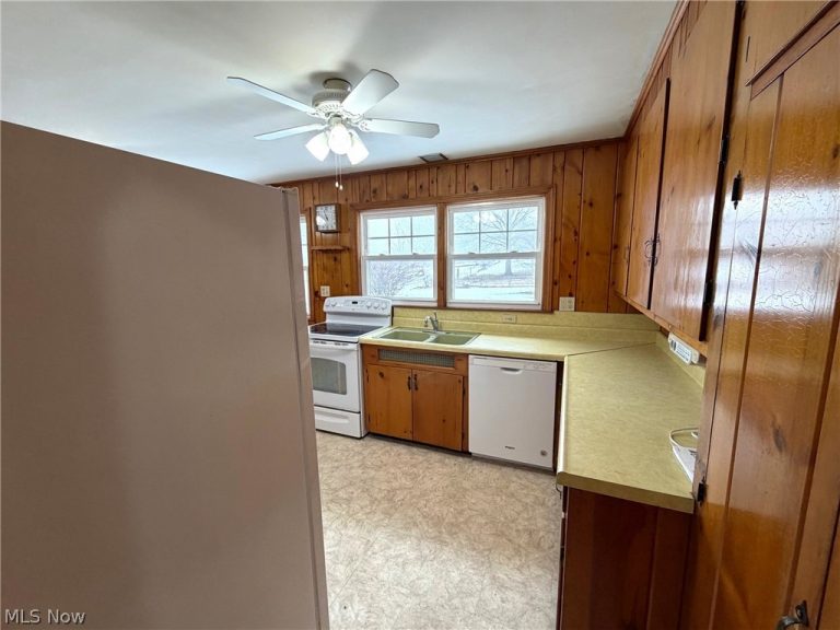 2229 Schneider Street, North Canton, OH - Photo 8