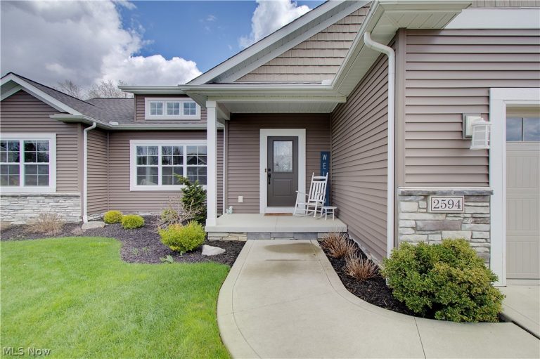 2594 Carlton Street, North Canton, OH - Photo 3