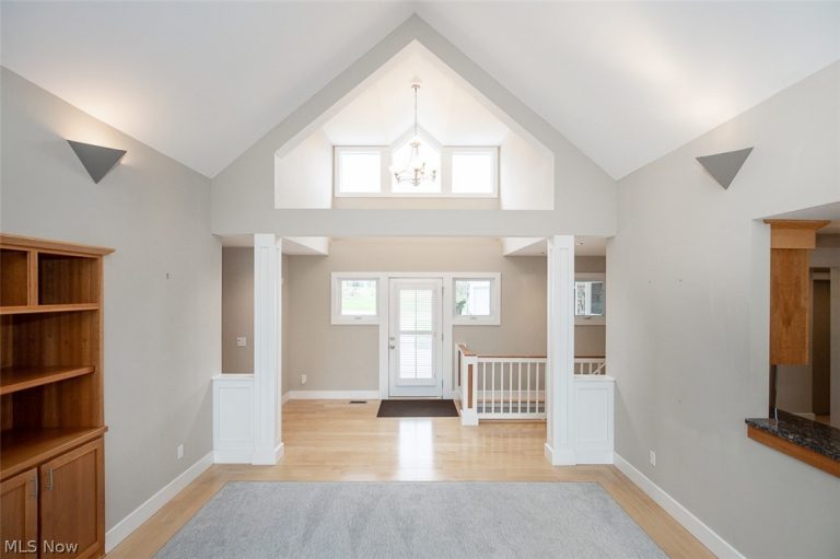 7282 Holzhauer Road, Sagamore Hills, OH - Photo 2