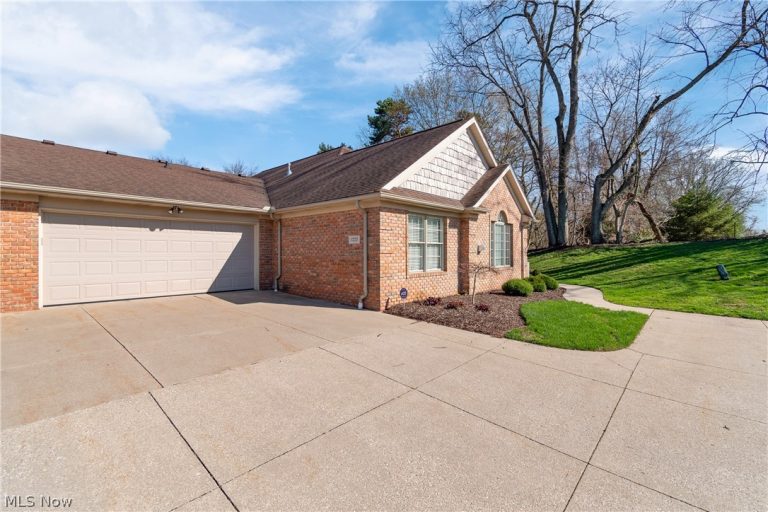 1220 Saint Abigail Street, Hartville, OH - Photo 2