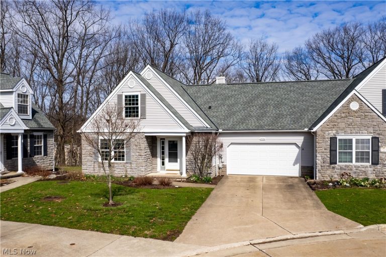 7770 Arbor Way, Parma, OH - Photo 2
