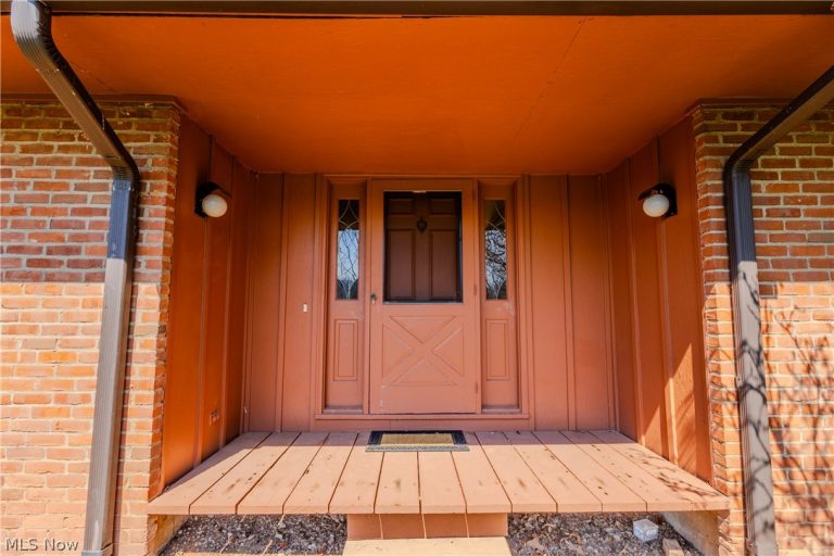 100 Crestwood Circle, Marietta, OH - Photo 4