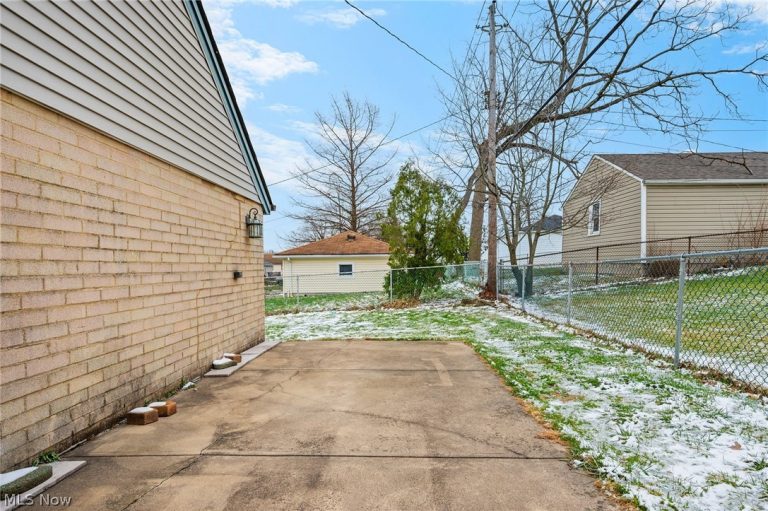 3803 Center Drive, Parma, OH - Photo 5