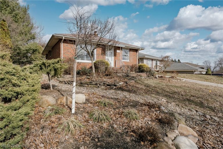 5731 Andover Boulevard, Garfield Heights, OH - Photo 2