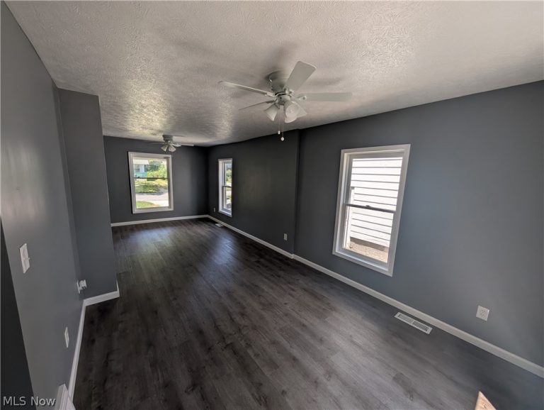 807 Woodland Avenue, Elyria, OH - Photo 8