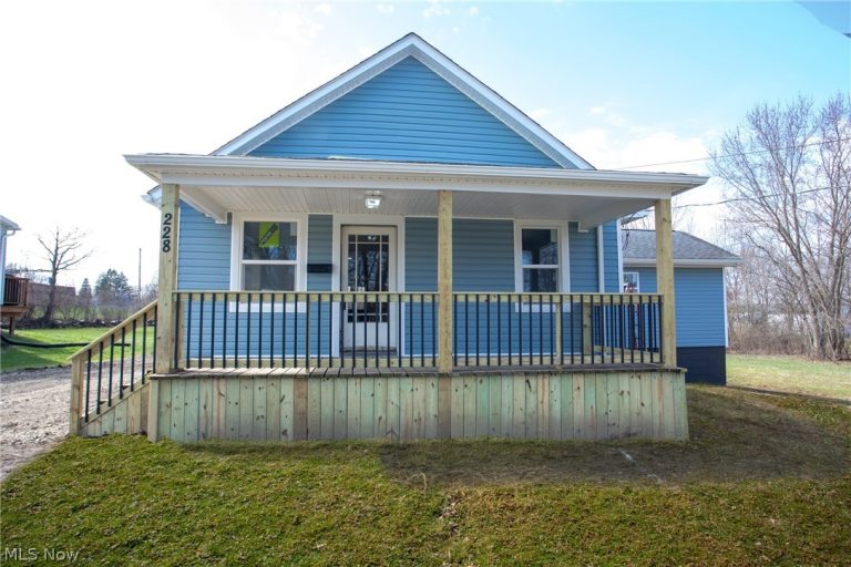 228 Center Street, Hubbard, OH, 44425
