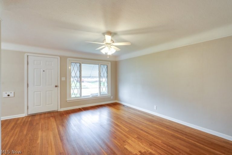 8208 Wainstead Drive, Parma, OH - Photo 4