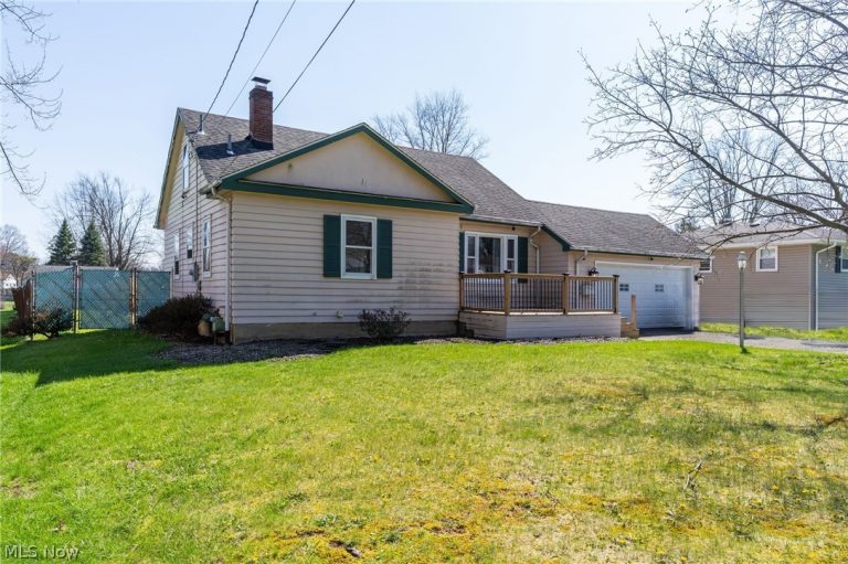 3807 Cumberland Drive, Youngstown, OH - Photo 2