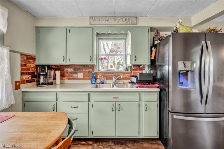 2902 Marmore Avenue, Parma, OH - Photo 6