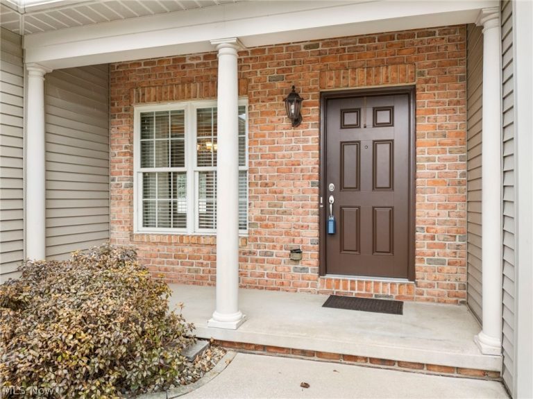 2041 Penhurst Circle, North Canton, OH - Photo 5