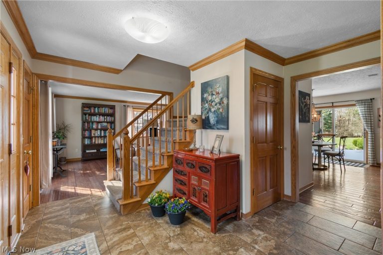 10075 Waterford Trail, Chagrin Falls, OH - Photo 3