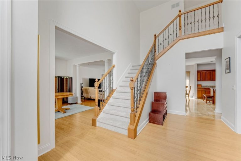 38595 Flanders Drive, Solon, OH - Photo 3