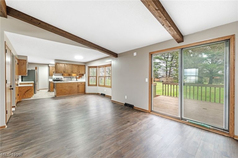 3845 Oakridge Drive, Louisville, OH - Photo 6