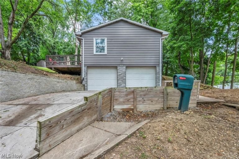 412 Stevenson Avenue, Akron, OH - Photo 2