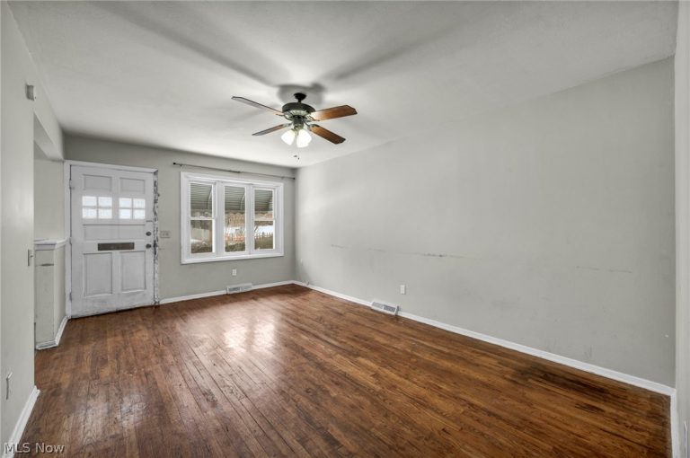 7 Smith Court, Elyria, OH - Photo 4