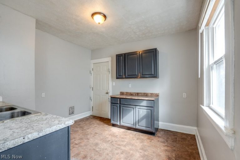 9609 Pierpont Avenue, Cleveland, OH - Photo 5