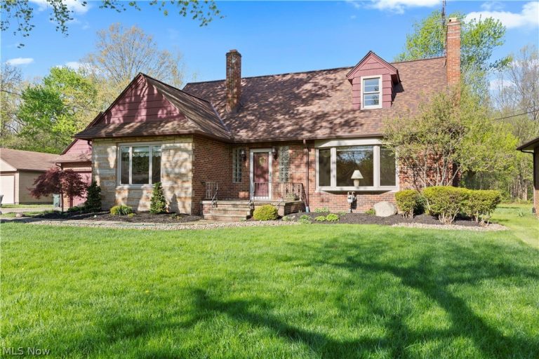 5254 Clinton Avenue, Lorain, OH - Photo 2
