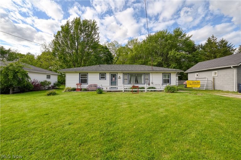 2161 Savoy Avenue, Akron, OH - Photo 2