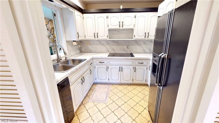 17652 Walnut Trail, Chagrin Falls, OH - Photo 8