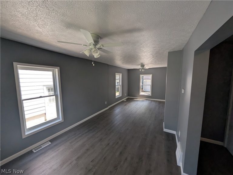 807 Woodland Avenue, Elyria, OH - Photo 6