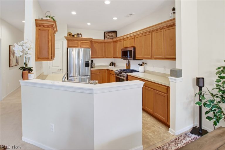 9448 Saw Mill Drive, North Ridgeville, OH - Photo 8