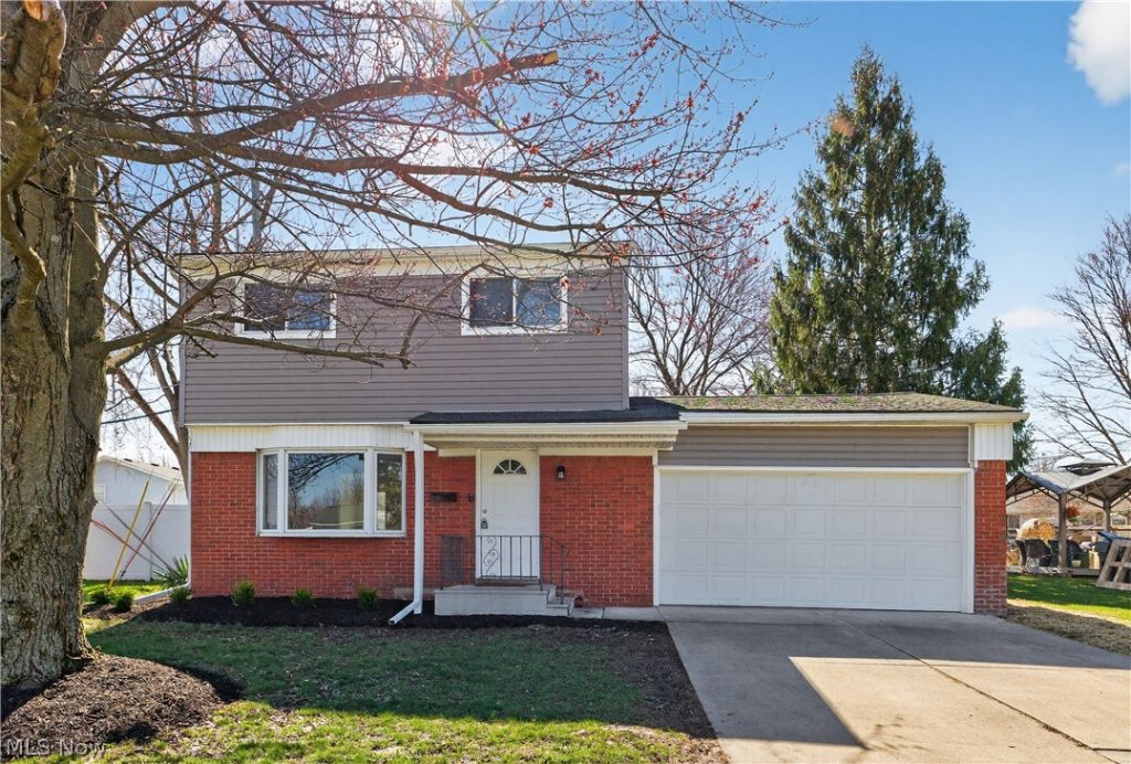 727 Fairwood Boulevard, Elyria, OH