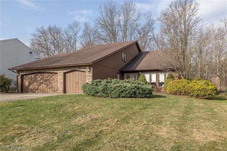 13576 Fairwinds Drive, Strongsville, OH - Photo 2