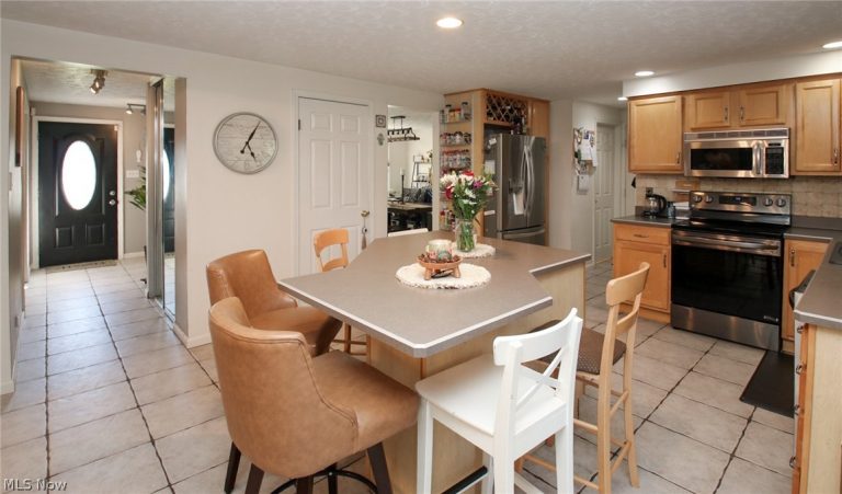 200 Briarbrook Court, Howland, OH - Photo 5