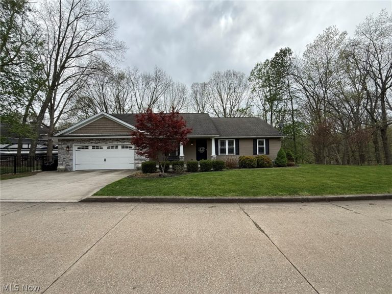 440 Hillcrest Drive, New Philadelphia, OH - Photo 2