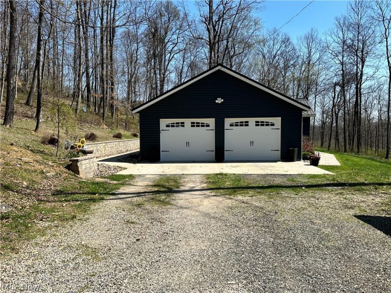 26296 Joe Day Road, Quaker City, OH - Photo 3