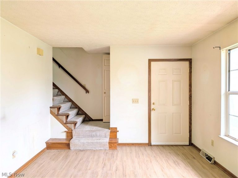 3049 Thornton Street, North Canton, OH - Photo 8