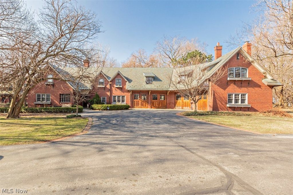 10 Hanna Lane, Bratenahl, OH