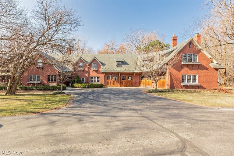 10 Hanna Lane, Bratenahl, OH, 44108