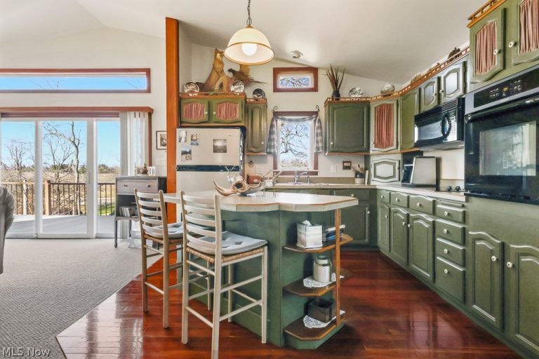 6122 Frederick Avenue, Alliance, OH - Photo 5