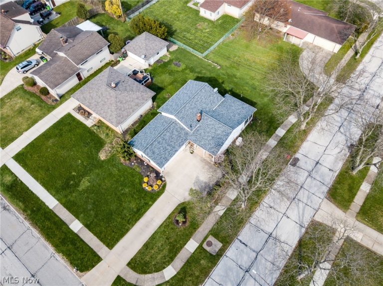 6033 Sweet Birch Drive, Bedford Heights, OH - Photo 5