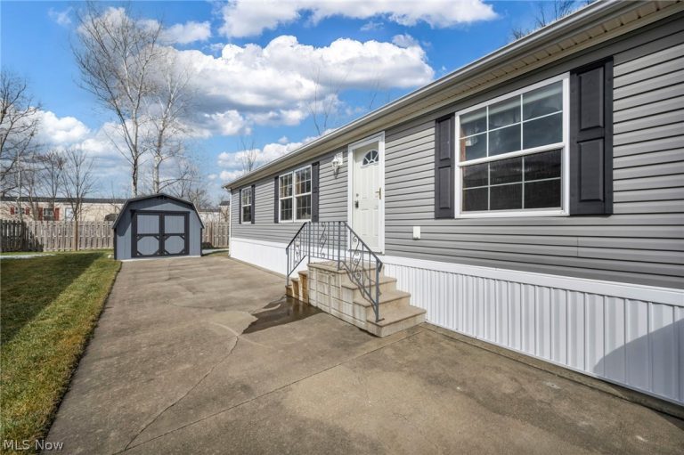 378 Pin Oak, Elyria, OH - Photo 8