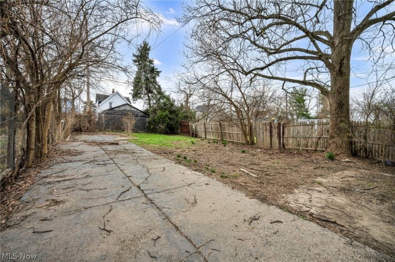 7914 Dorver Avenue, Cleveland, OH - Photo 6