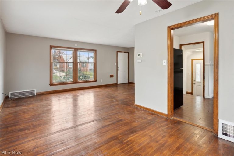 9504 Highland Avenue, Garfield Heights, OH - Photo 8