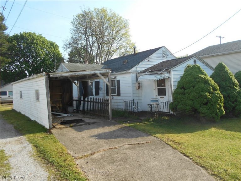 914 Pine Street, Coshocton, OH - Photo 2
