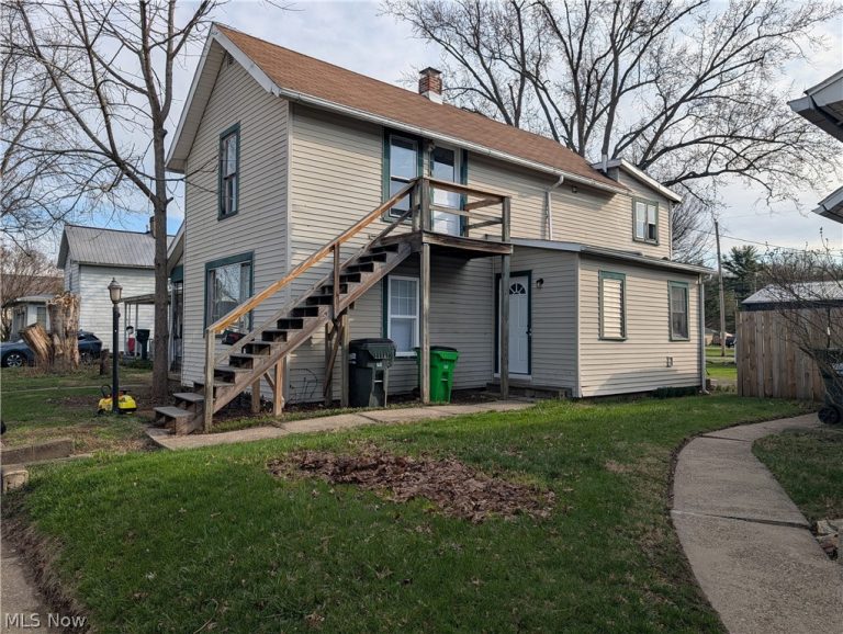 722 John, Coshocton, OH, 43812