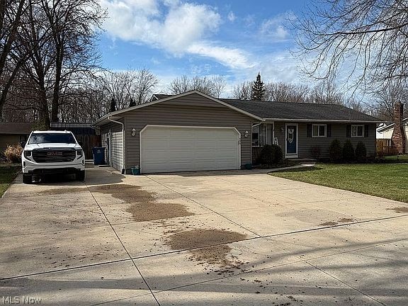 530 Maple Avenue, Sheffield Lake, OH - Photo 2