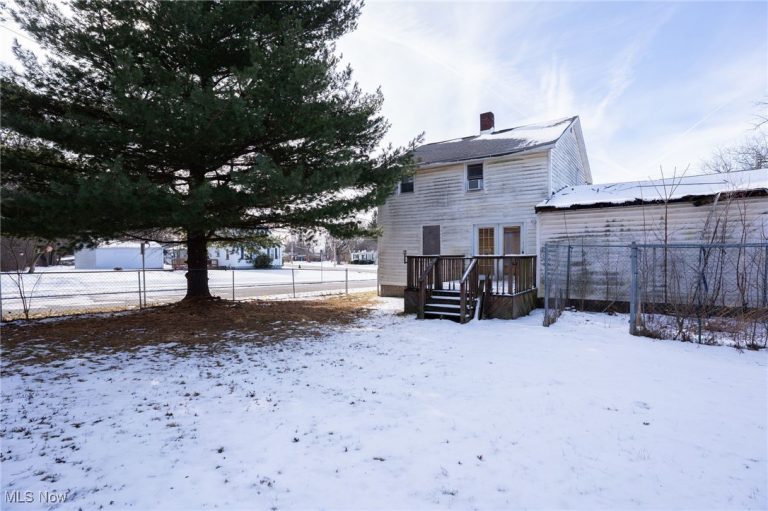 2143 Central Parkway Avenue, Warren, OH - Photo 6